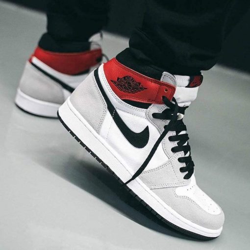 Air Jordan 1 Retro High OG ‘Smoke Grey’