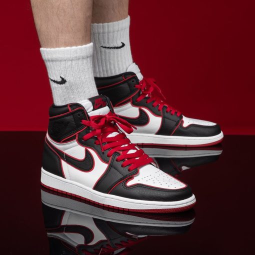 Air Jordan 1 Retro High Bloodline