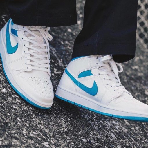 Air Jordan 1 Wmns Mid ‘UNC’ White Carolina Blue