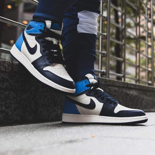 Air Jordan 1 Retro High OG ‘Obsidian’ UNC