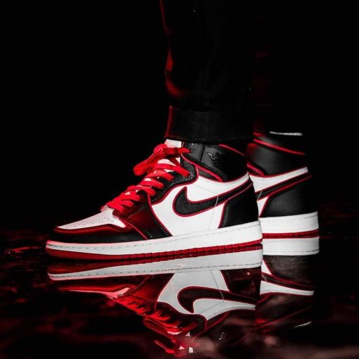 Air Jordan 1 Retro High Bloodline