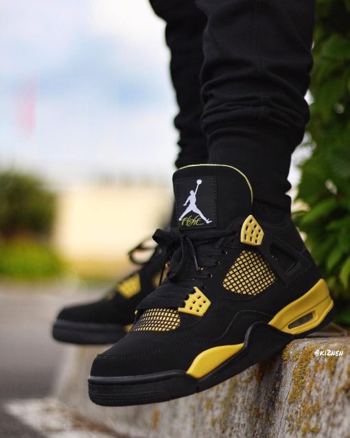 Air Jordan 4 Retro ‘Thunder’