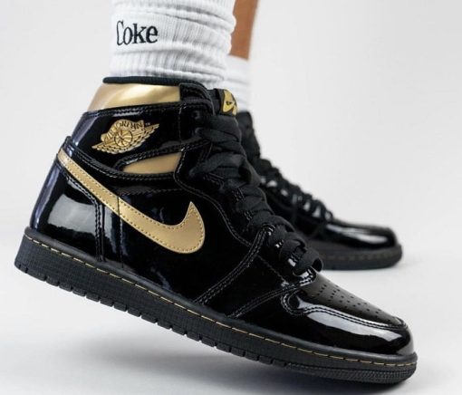 Air Jordan 1 Retro High OG “Black Metallic Gold”