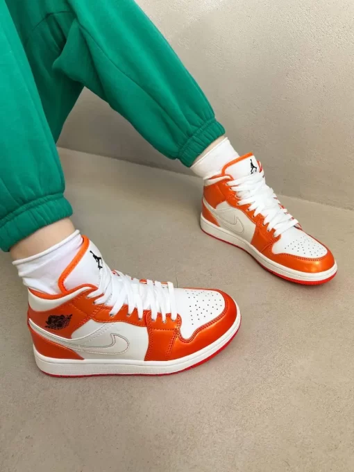 Air Jordan 1 Mid SE ‘Electro Orange’