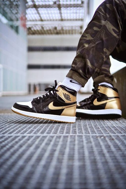 Air Jordan 1 Retro High Gold “Top 3”