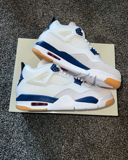 Nike SB x Air Jordan 4 “Navy”