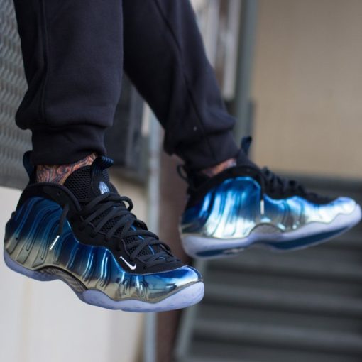 Nike Air Foamposite One “Blue Mirror”